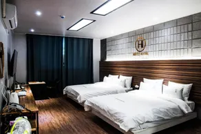 Heitz Hotel - Image 4