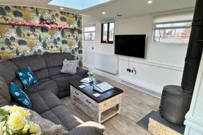 The Swan Floatel - Cosy 3BR Barge at Barton Marina - Image 5