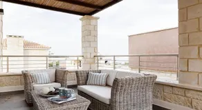 Contemporary Maisonette with Sea View Roof Terrace - Image 2
