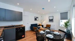 Charming 2Bed Flat - Spacious & Prime Location - Image 5