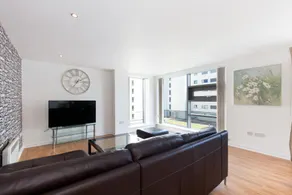 Stylish Garden View Apartment - Image 2