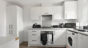 Newcastle Spacious 3-bedroom Semi-detached House with Parking, Sleeps 8, by URBAN PINNACLE STAYS - Image 5