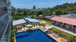 Peridot Pool Beach - Image 4