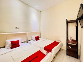 RedDoorz near Alun Alun Sidoarjo - Image 5