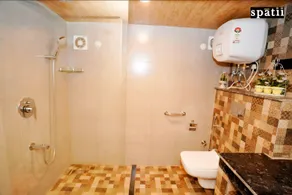 Spatii by the ganges - Image 3
