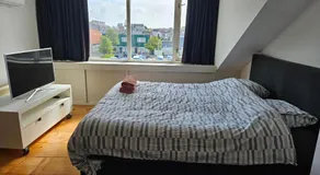 sfeervolle zolderkamer aan singel in centrum - Image 1