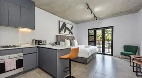 Cozy Hyde Park House Apartments - Image 3