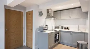 Modern,central 1 bedroom flat - Image 4