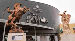 Self Contained, Double Bed Studio, private kitchen, private Bath, Walking distance to Harry Potter - Image 2