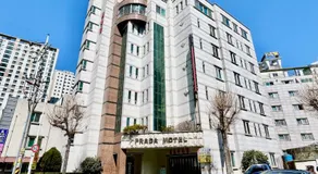 Prada motel - Image 3