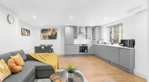The Perfect Stay London, Home with 2 Bedrooms 1 Bath - Battersea, Vauxhall and Nine Elms - Image 2
