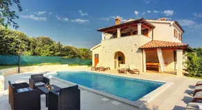 Villa avec piscine privée, jardin et terrasse - Image 2