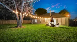 IAH Place: 4 bed, patio-sleeps 8+ - Image 3