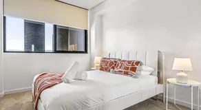 Bright & Breezy Lakeview Retreat in Shellharbour - Image 2