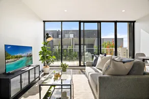 Bright 1BR Apartment Near Maribyrnong River - Image 2
