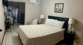 Room near Airport/ Cerca del Aeropuerto - Image 2