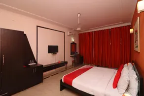 Silverkey Executive Stays 17242 Aura Inn - Image 2