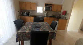 Elegant Quays Waterfront One Bedroom Apartment - Image 4