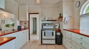 Milnerton Oak Lodge Home Away from Home! - Image 2