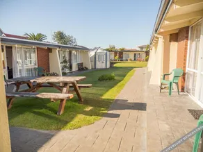 Sunset Court Motel - Image 3
