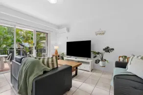Broadwater Waterfront Balcony near Sea World - Image 4