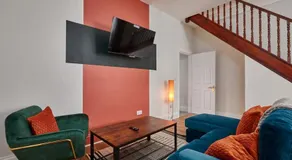 Relaxing 3-Bedroom Home Near the Beach - Image 2