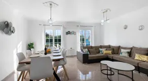 Villa entièrement équipée avec jardin, internet haut débit et terrasse | Vue montagne | Parfaite pour le travail à distance - Image 3