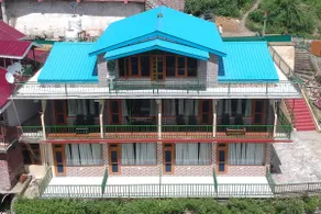pristine mountain lodge - Image 4