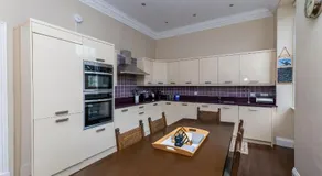 City Apartment - Image 3