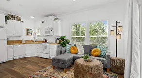 Treetop Cottage - 3 blocks from Historic District - Image 3