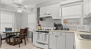 3 Bedroom Fenced Backyard Pets Welcome Sleeps 6 - Image 3