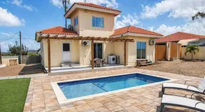 Sun Breeze 4BR Pool Escape Aruba - Image 2