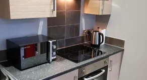Central Matlock Apartment - Image 4