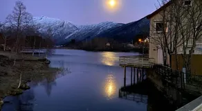 House on the lake - Image 3