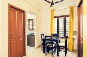 Tulip Homes by The Oaks Inn - Image 2