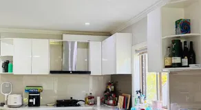 Revesby Twins Room with 2 Comfortable Single Beds - Image 4