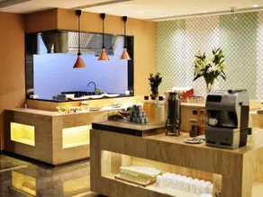 Metropolo Hotel Qingdao Wusi Square Xiaomaidao - Image 5