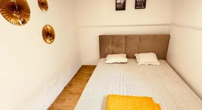 Luxury 1BR Holiday Haven 10-Min Train to Center & Airport Access - Image 3