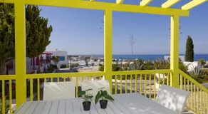 Yellow 16 Sea View Vacation Home - Image 4