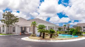 Second floor condo with pool & hot tub access WiFi private W&D and central AC - Image 4