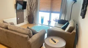 Central 1BR Flat for up to 4 - Lift Access - Image 2