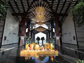 Lotus Hill Yuehai Hotel - Image 5