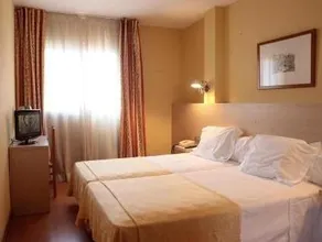 Hotel Burlada - Image 4