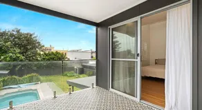 Coastal Family Escape, Pool, Yard & 150m to Warilla Beach - Image 4