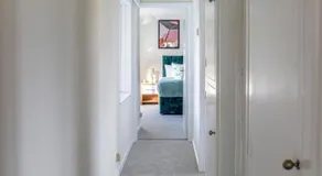 Panoramic Sea View Apartment Sleeps 4-Free Parking - Image 4