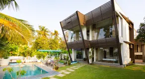 Glass River Retreat by Alaya Stays 4-BHK Riverside Getaway with Private Pool, Lakeside Sit-Out & Lounge Area Near Aluva Railway & Metro Station - Image 4