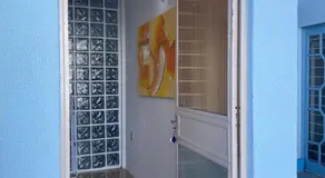 Apartamento central próximo à catedral com 2 quartos e 2 banheiros - Image 3