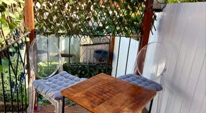 Pretty Garden Guest Suite with Private Balcony and In-suite - Image 3