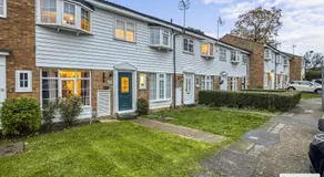 Borehamwood Stay with Free Parking! - Image 3