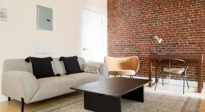 Beautiful 4br 2br Downtown Xing High Ceilings - Image 3